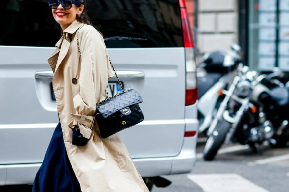 Ten trencz to idealna propozycja na wiosnę. Teraz kupisz go za niemal połowę ceny