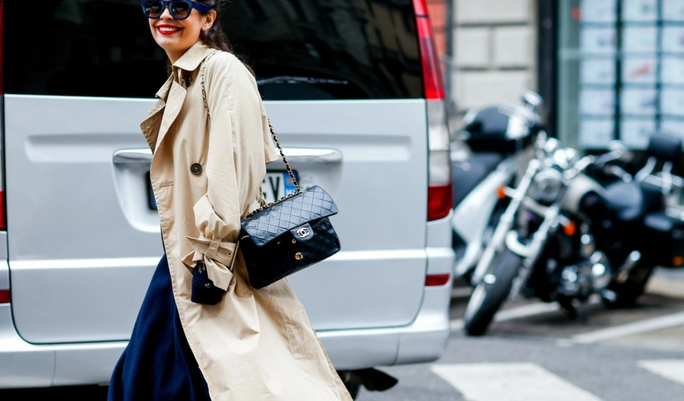 Ten trencz to idealna propozycja na wiosnę. Teraz kupisz go za niemal połowę ceny