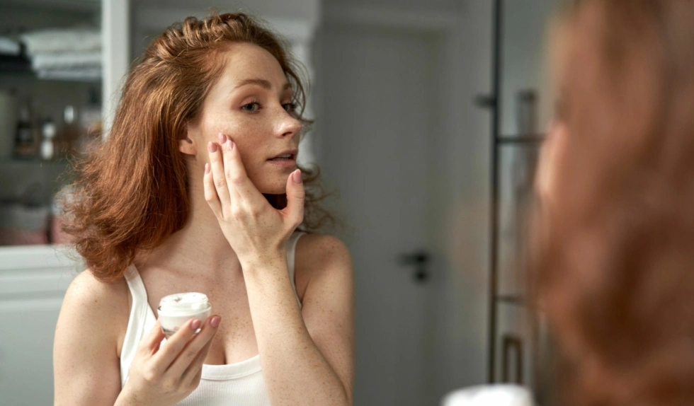 Polki pokochały ten regenerujący krem do twarzy i okolic oczu. Wchłania się błyskawicznie i nie zapycha porów