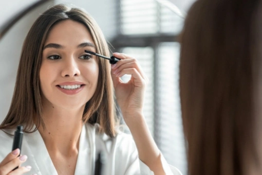 Ten tusz to gwarancja naturalnie wydłużonych rzęs. Unosi je nawet do 24 godzin