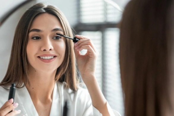 Ten tusz to gwarancja naturalnie wydłużonych rzęs. Unosi je nawet do 24 godzin