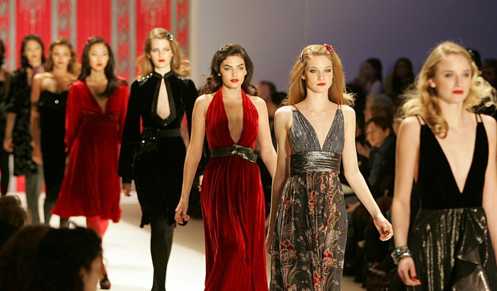 Jak ubrać się na Walentynki? Oto 3 pomysły na eleganckie stylizacje