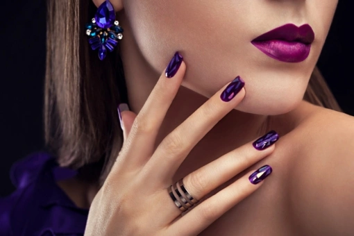 Stylowe paznokcie dla Wodnika. Oto kilka niebanalnych propozycji