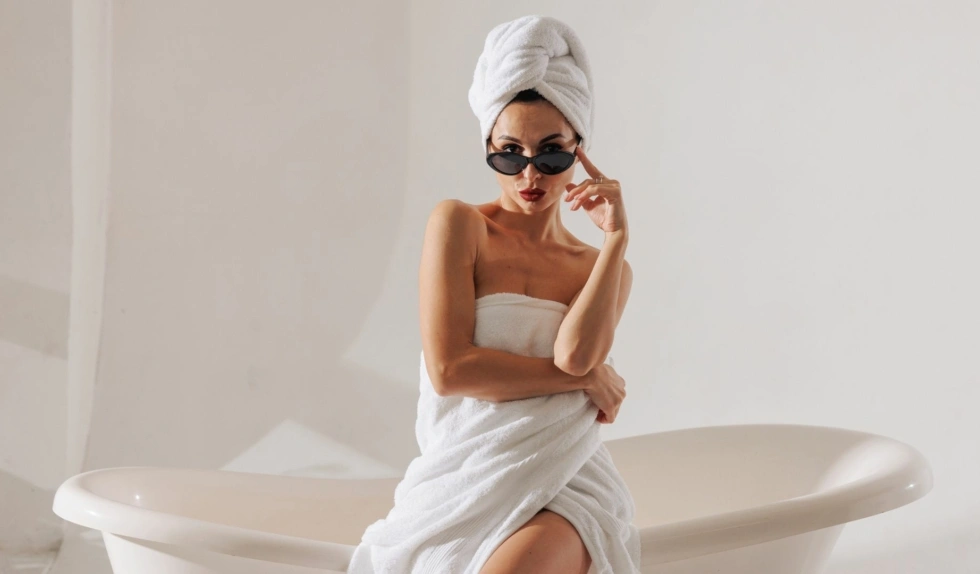 Retinol w pielęgnacji ciała – sekret gładkiej skóry nie tylko na twarzy. Jak go stosować?