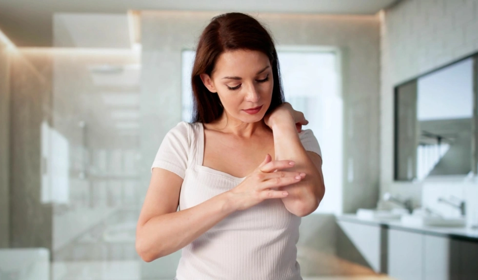 Ten regenerujący balsam do ciała to ulubieniec Polek. Działa jak opatrunek na przesuszoną skórę