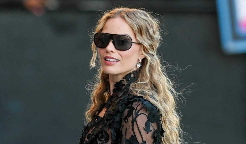 Romantyczne fale to najmodniejsza fryzura na wiosnę 2026. Jak uzyskać efekt romantic waves w stylu gwiazd?