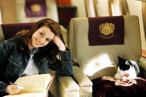 Wiosną 2026 włosy układamy w stylu Anne Hathaway w „Pamiętnikach księżniczki”. Jak uzyskać efekt princess blowout?