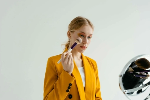 Ten wygładzający puder pod oczy to ulubieniec Polek. Daje efekt Photoshopa