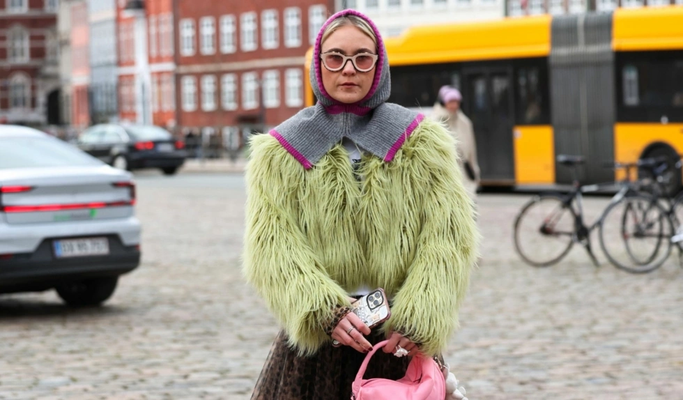 It-girls pokochały ten kolor na przełom zimy i wiosny. Jak nosić oliwkową zieleń?