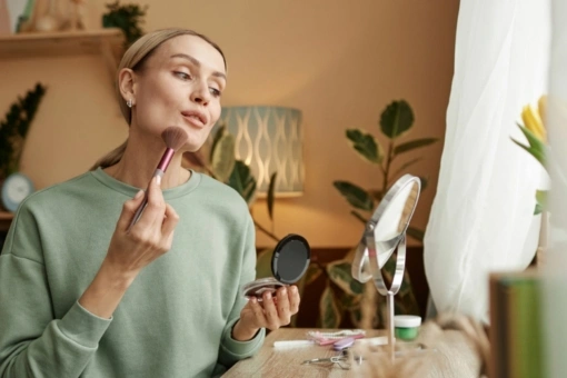 Ten kompaktowy puder brązujący to ulubieniec Polek. Teraz kupisz go taniej