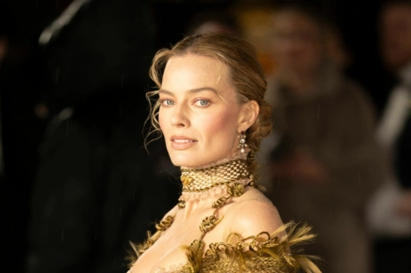 Wisteria bangs – ta modna grzywka na wiosnę 2026 to kwintesencja subtelności. Komu pasuje?