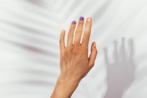 Najpiękniejsze połączenia kolorów w manicure. Te duety barw dają efekt aesthetic nails