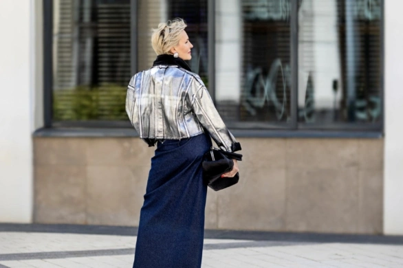 Jak nosić jeansową spódnicę? 6 pomysłów na stylizacje, dzięki którym spojrzysz na nią inaczej