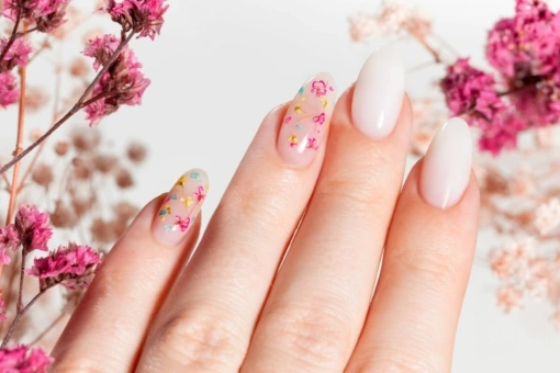 Modne paznokcie na marzec 2026. 5 pomysłów na manicure idealny na początek wiosny