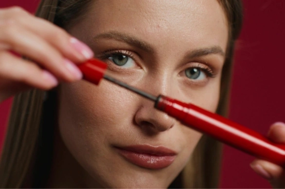 Ten tusz do rzęs skradł serca wielu internautek. Teraz kupisz go taniej