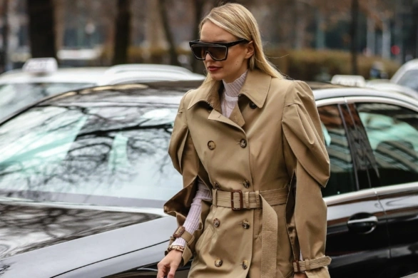 Ten krótki trencz z H&M to prawdziwa perełka. Szybko zniknie z półek