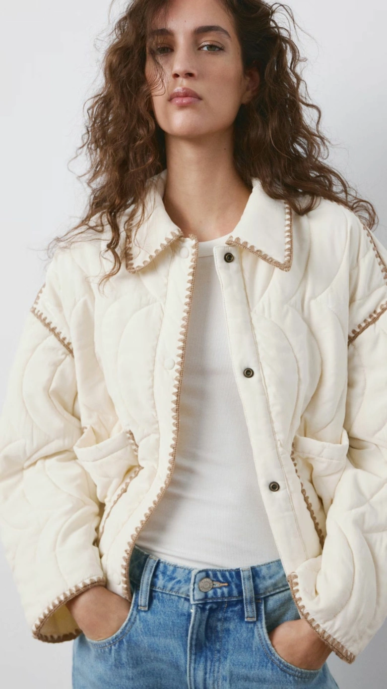 biala-pikowana-kurtka