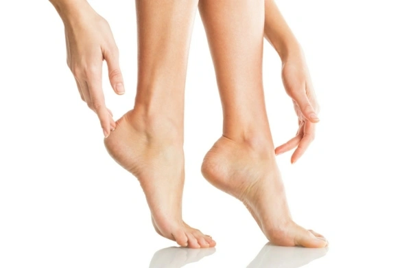 Na czym polega pedicure medyczny i jakie problemy stóp może pomóc rozwiązać?