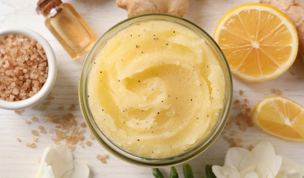 Ten peeling z drobinkami pumeksu to moje ostatnie odkrycie. Jest odpowiedni do wszystkich typów skóry