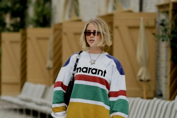 Longsleeve w paski to najlepsza baza wiosennych stylizacji. Jak go nosić w tym sezonie?