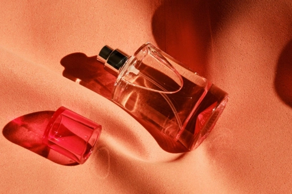 Perfumy z nutą truskawki na wiosnę. Te 3 zapachy dają przedsmak lata