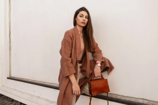 Beżowe, brązowe i niezwykle pojemne. Oto 3 modele toreb z H&M, które pomieszczą nawet laptopa
