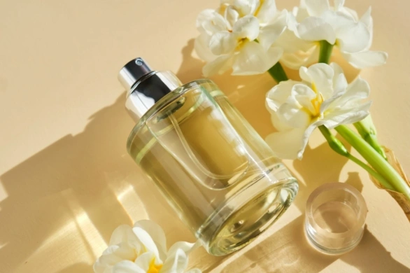 Kwiatowe, dziewczęce i radosne. Oto 5 zapachów idealnych na wiosenny spacer