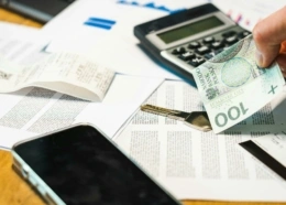 Lokata bankowa czy konto oszczędnościowe – gdzie odkładać pieniądze?