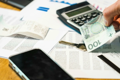 Lokata bankowa czy konto oszczędnościowe – gdzie odkładać pieniądze?
