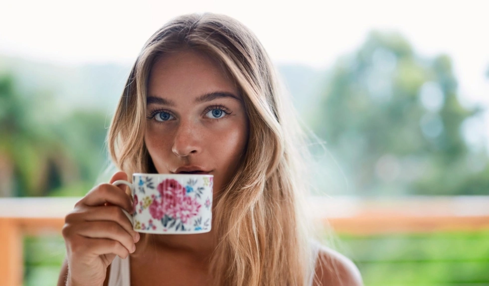 Ciepłe blondy wracają do gry. Odcień hot-honey zdominuje trendy wiosną i latem 2026