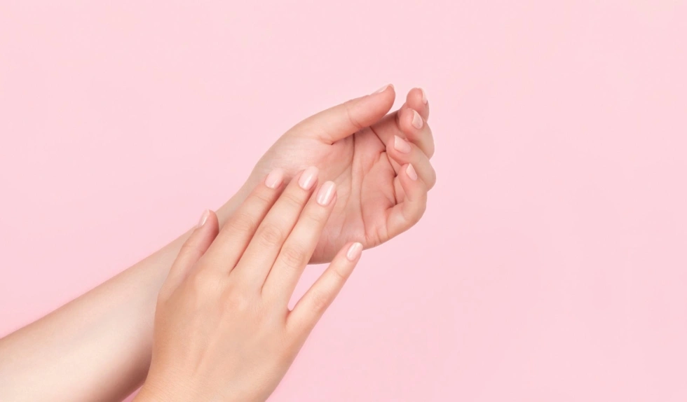 Ten jeden preparat ułatwia domowy manicure. Sprawia, że lakier wysycha w minutę