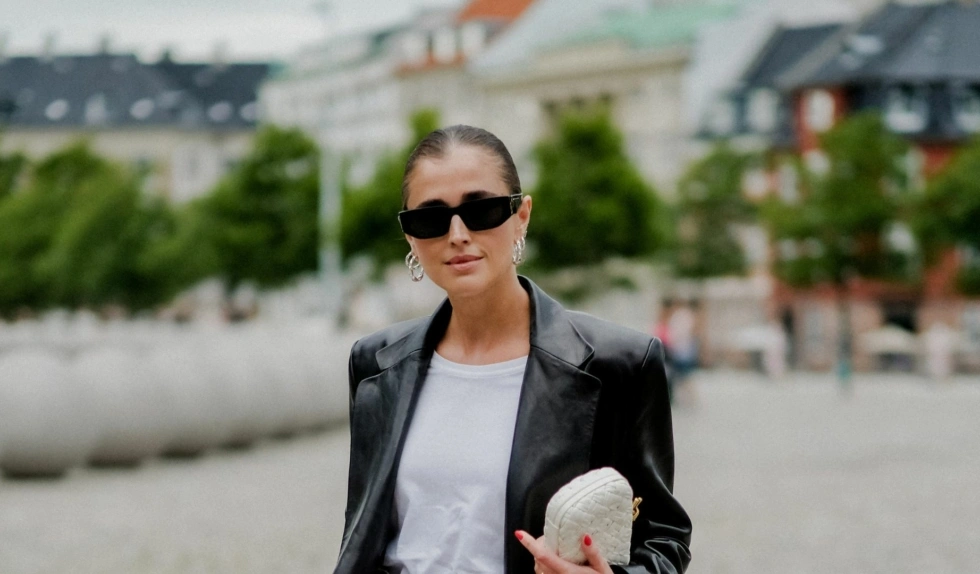 T-shirt z koronką to alternatywa dla bieliźnianego topu. Idealny znalazłam w H&M
