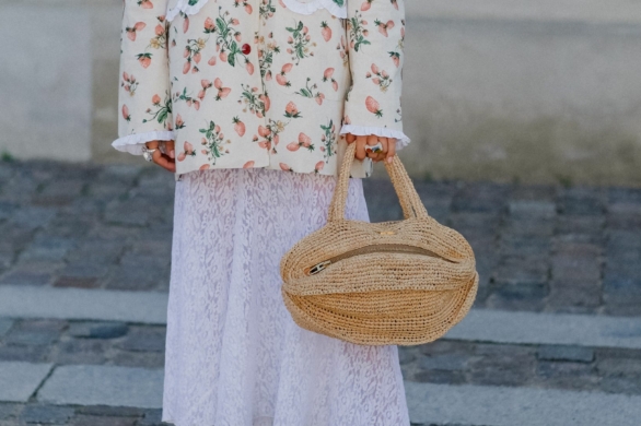 Satynowa spódnica ma konkurencję. Latem 2026 wybieramy lace skirt i nosimy ją na wszystkie okazje
