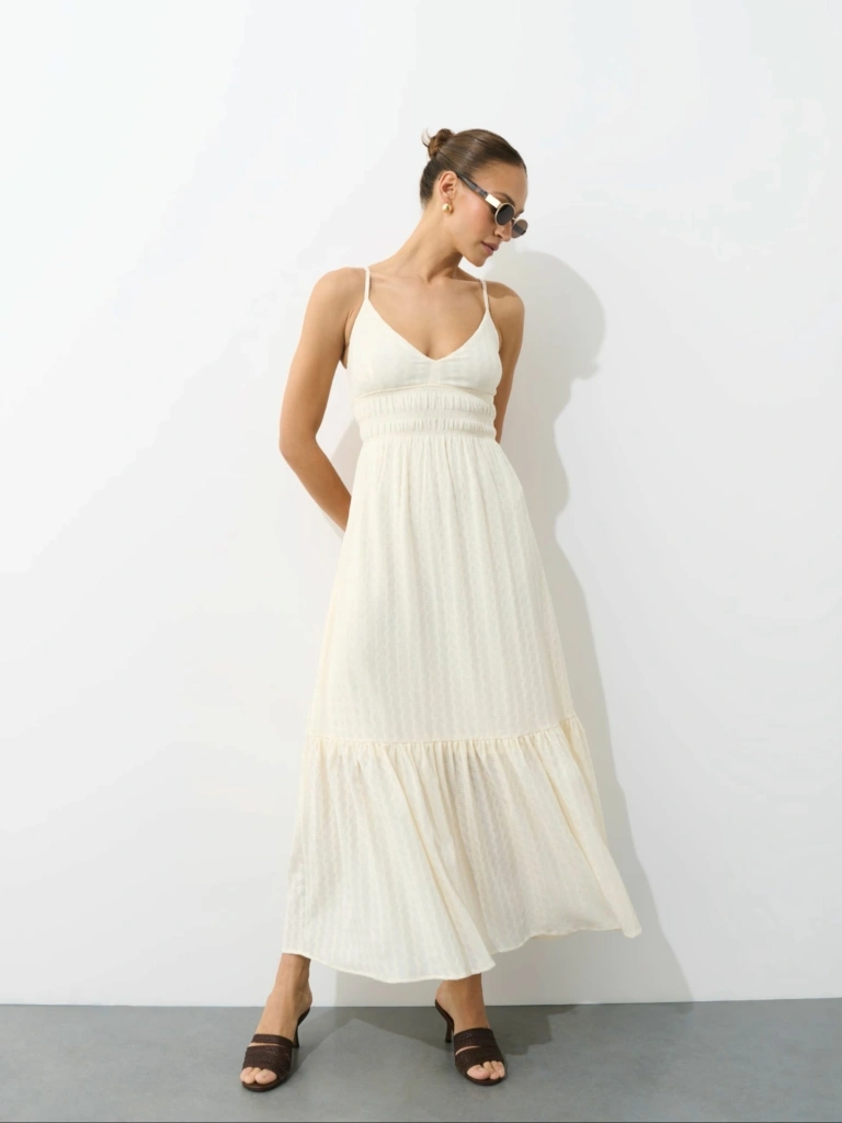 Biała sukienka boho Mohito