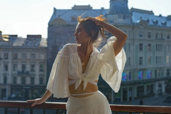 Biała sukienka w stylu boho. Czas na szybki przegląd sieciówek