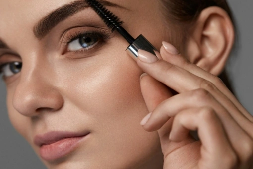 Ta kredka to must- have w mojej kosmetyczce. Daje efekt naturalnych i gęstych brwi