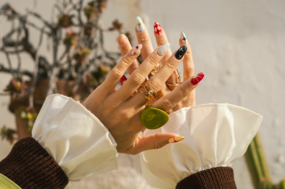 W lipcu poproś stylistkę o paznokcie inspirowane włoskim latem. Ten manicure to esencja La Dolce Vita