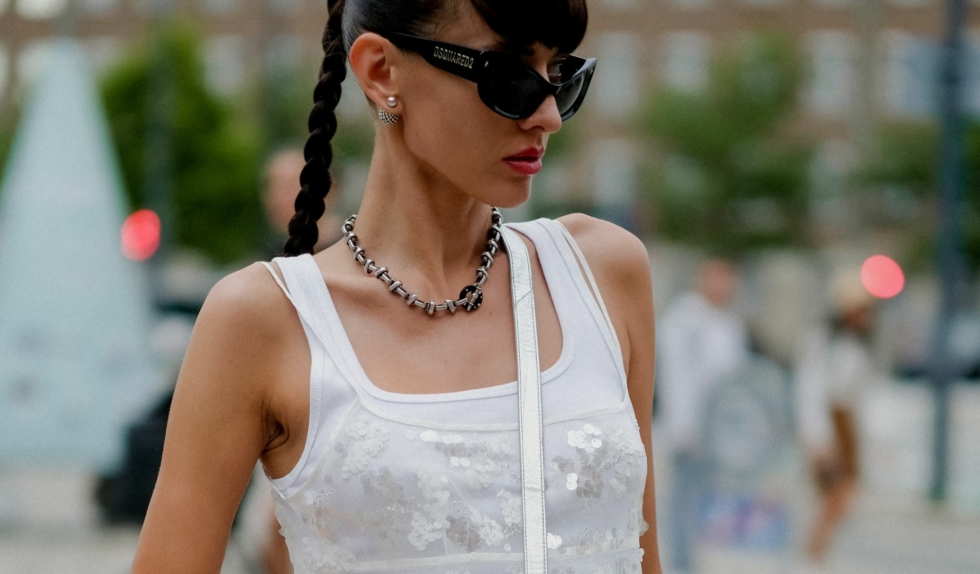 Trend alert: tank top w upały zastępuje T-shirt. Jak go nosić latem 2026?