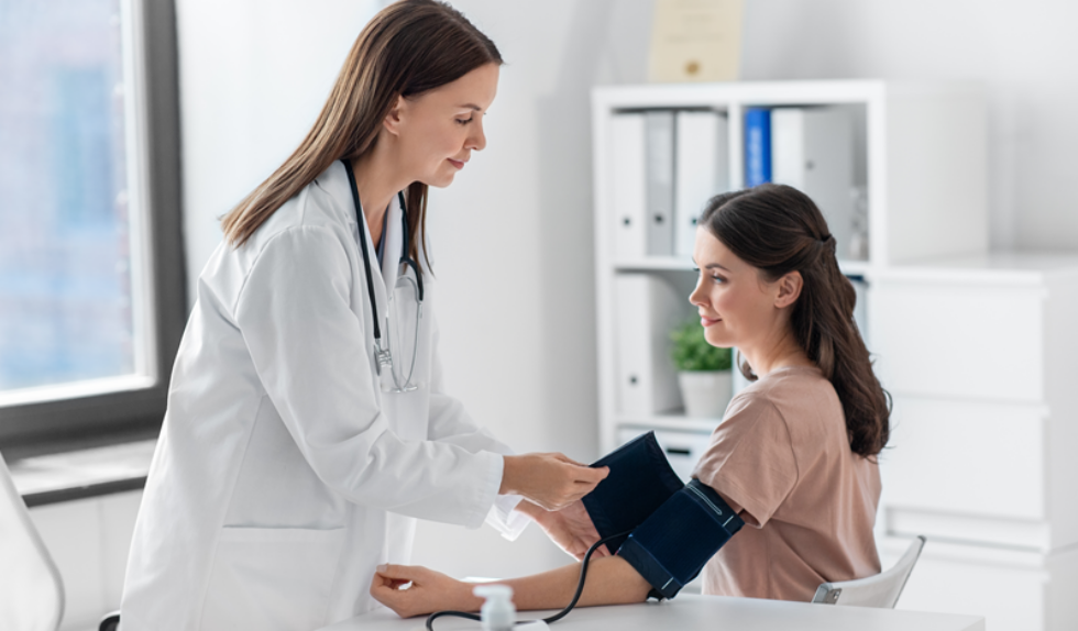 Medycyna pracy krok po kroku – co warto wiedzieć o badaniach pracowniczych?